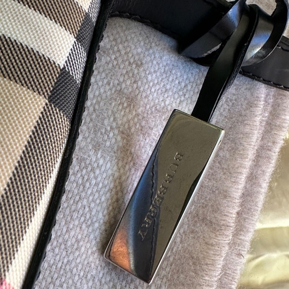 Burberry Nova Check Shoulder Bag (Authentic & Pre-Owned) - Picture 9 of 11